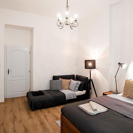 Apartment Gesse Brezinova Prag Eksteriør billede